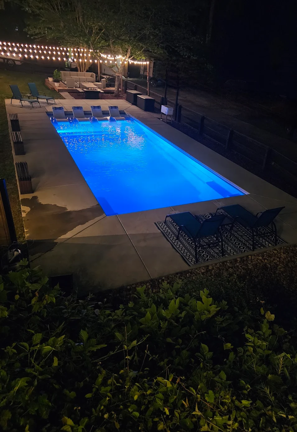 Luxury backyard swimming pool
